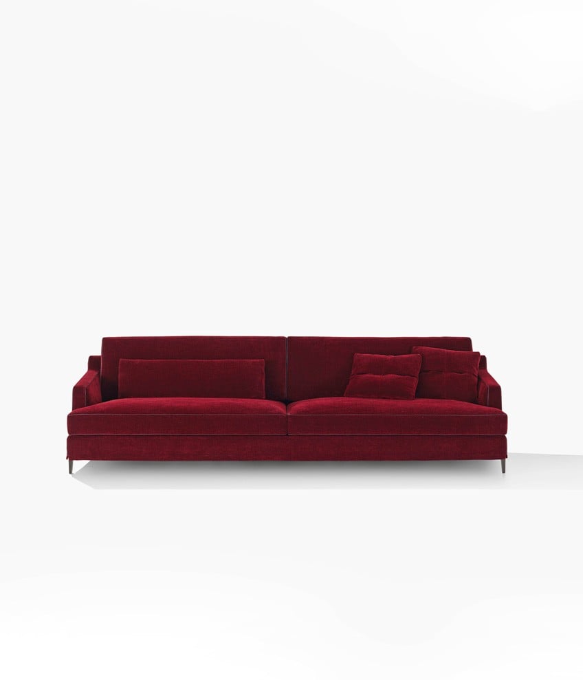 Bellport дивандық төмен қолтықтармен, Naxos 32 bordeaux матасынан алынатын жапқышпен және acciaio жібек түсінде жиегімен, безендірілген жастықтары және төменгі арқа жастықтары, мат қоңыр никель аяқтары.