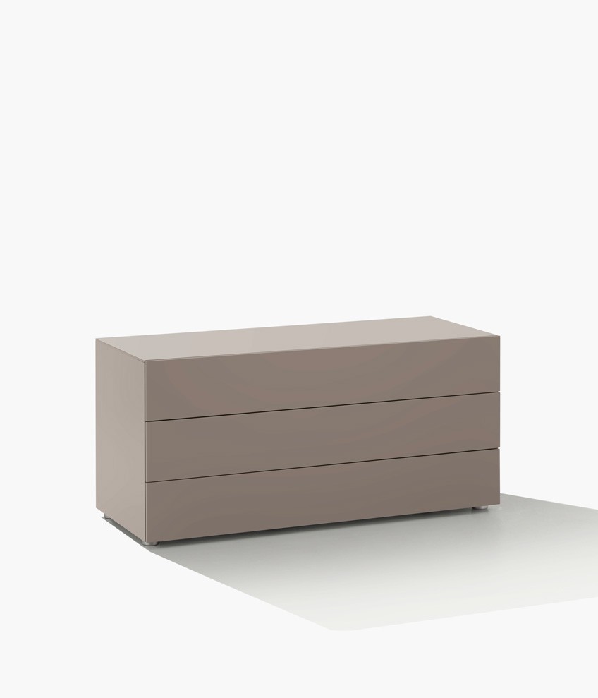 Dream chest of drawers in mat lacquer roccia.