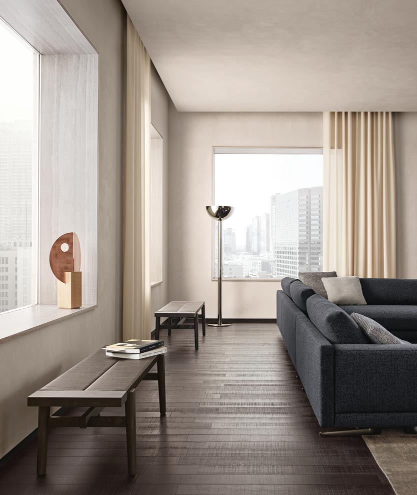 Home Hotel орындығының конструкциясы қара қарағайда және орындығы қою қоңыр жіпті теріде жабылған.