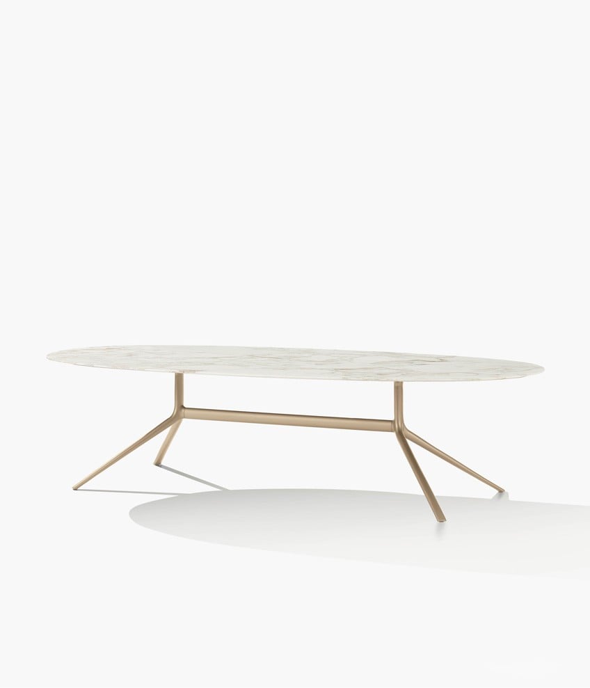 Mondrian table with top in mat marble calacatta oro and structure in mat champagne.