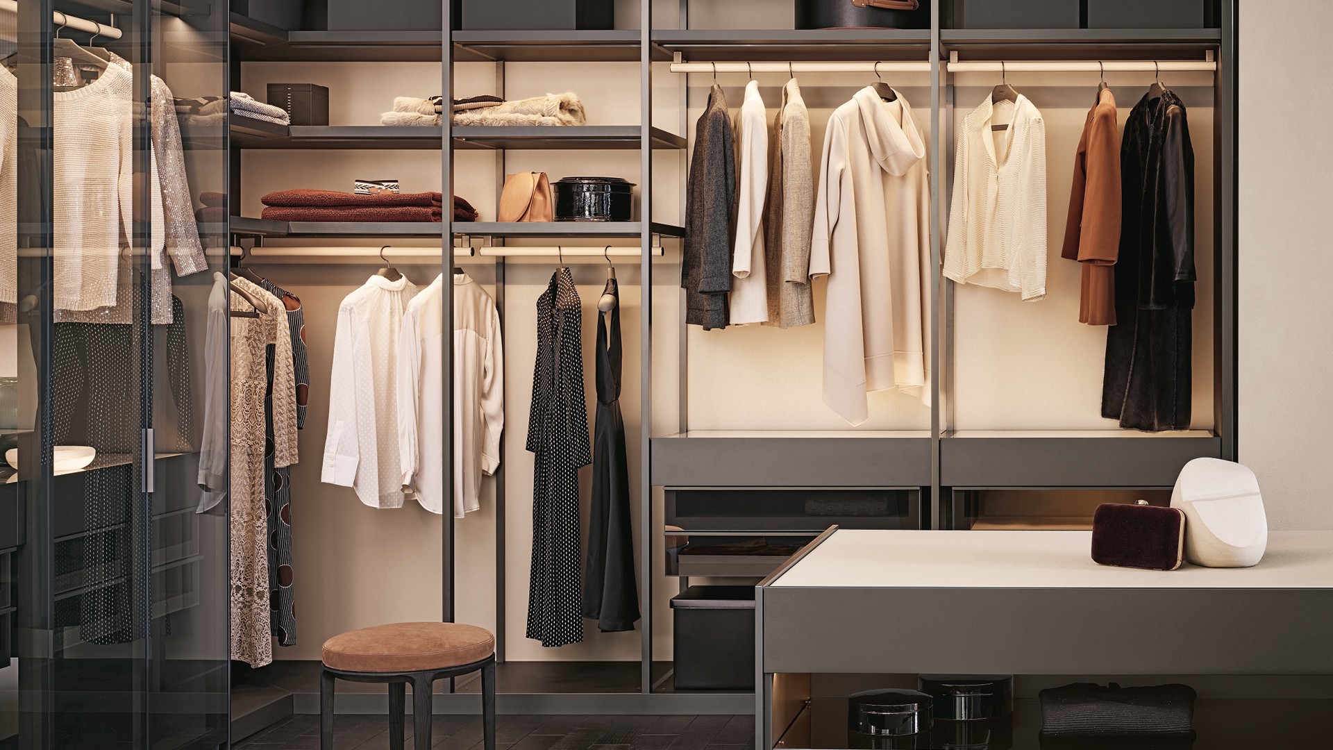 Senzafine Walk-In Closet