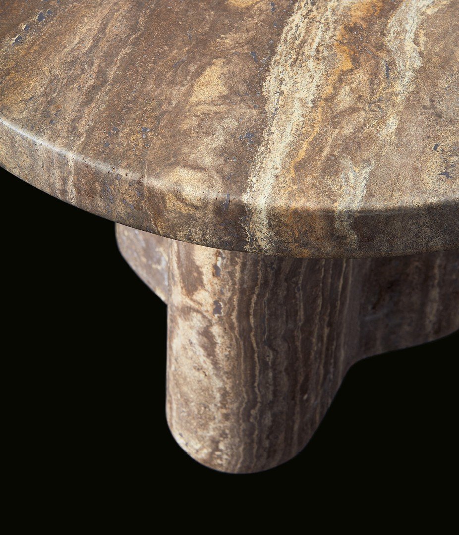 Крупный план кофейного столика Ernest в матовом мраморе travertino titanium.