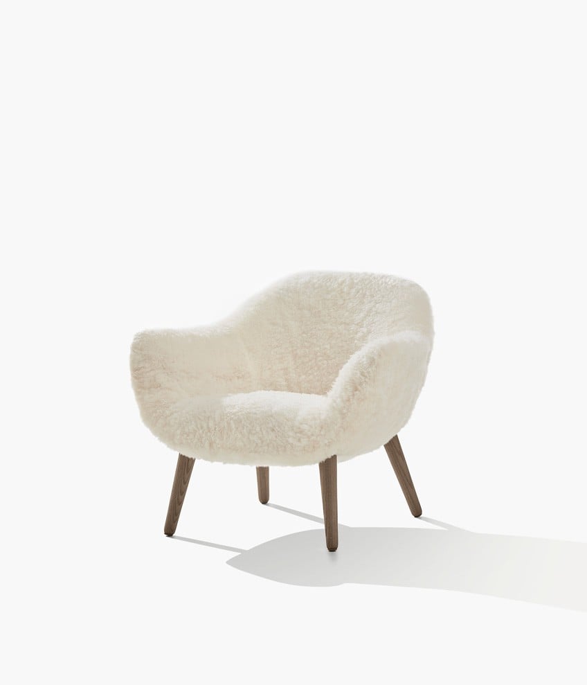 Кресло Mad Chair со съемным чехлом из меха Cashmere bianco, ножки из дуба spessart.