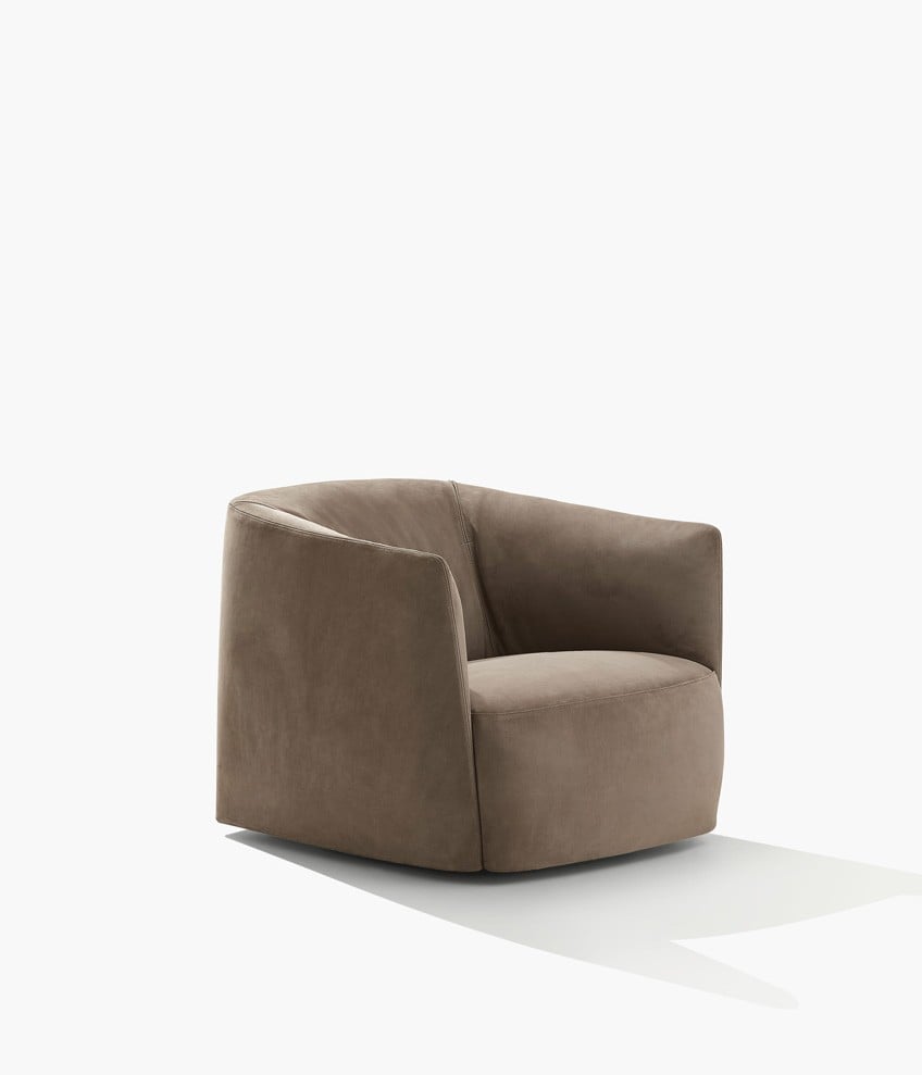 Santa Monica armchair removable cover in leather Nabuk 02 tortora and normal double stitching.