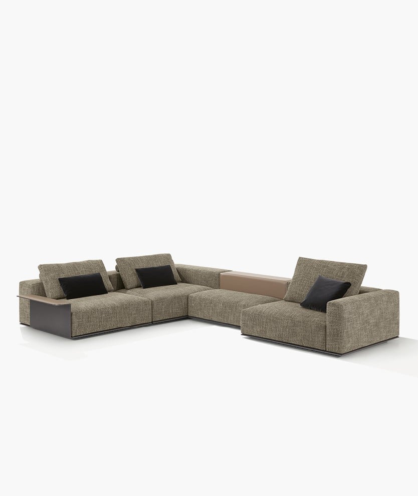 Диван Westside со съемным чехлом из ткани Antea 04 canapa, подушки из бархата Persia 1404 carbone, основание из матового коричневого никеля.